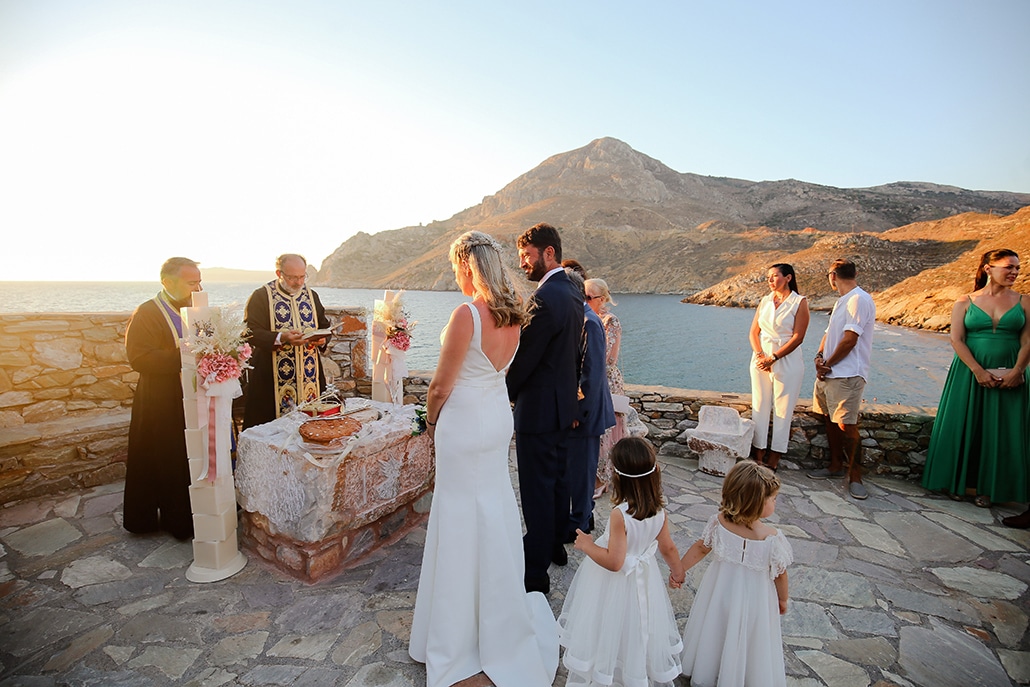 Kαλοκαιρινός γάμος στη Μάνη με λευκά τριαντάφυλλα και ελιά│ Κωνσταντίνα & Νικόλας
