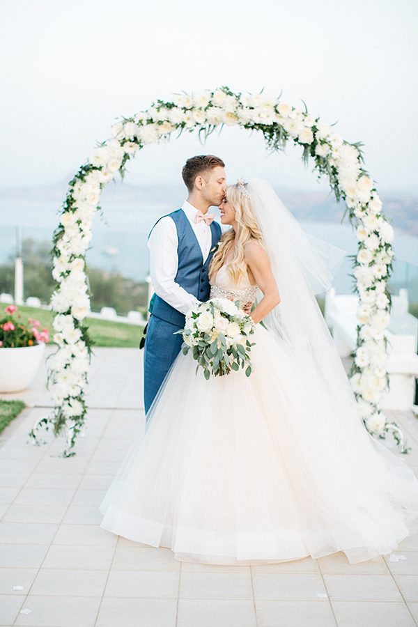 romantic-wedding-crete-white-roses-greenery_23