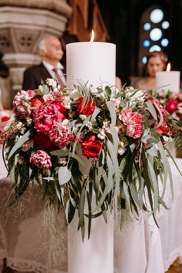 summer-wedding-athens-red-roses-white-chrysathemum_09x