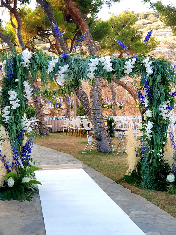 boho-chic-wedding-lake-vouliagmeni-impressive-flowers-pampas-grass-hydrangeas-orchids_01x