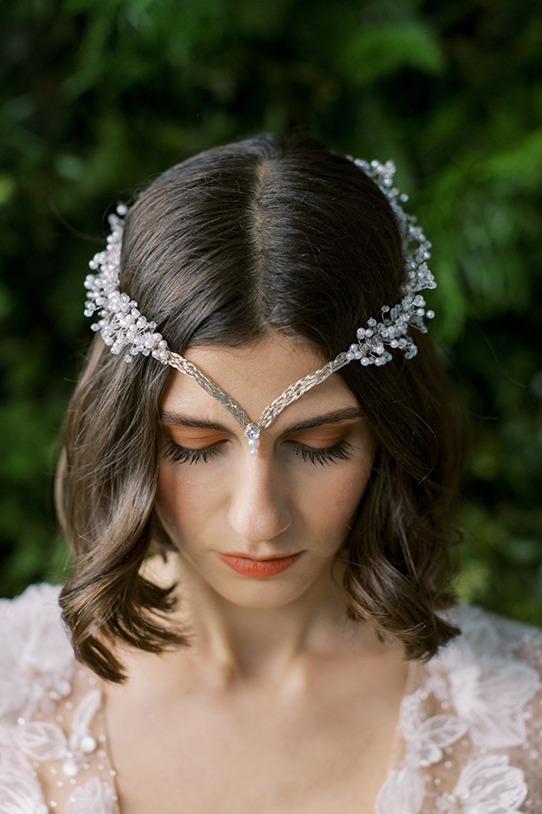 impressive-bridal--headbands-tiaras-hair-accessories-utterly-romantic-look_02x