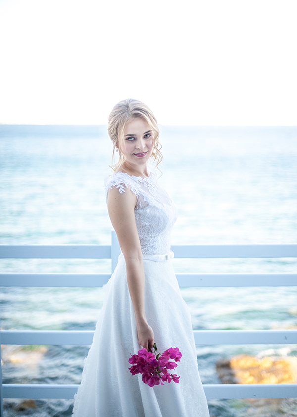 fall-wedding-paros-island-white-pink-roses_08x