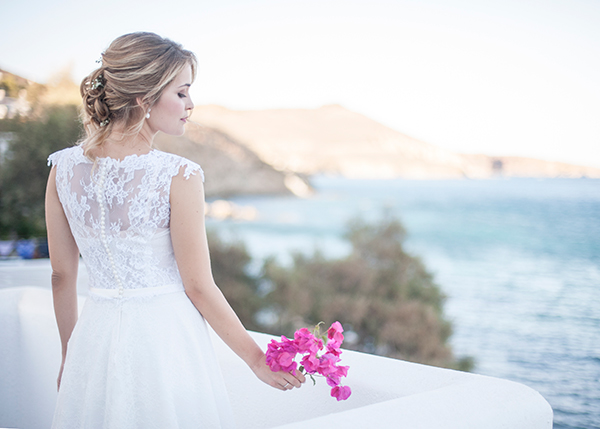 fall-wedding-paros-island-white-pink-roses_10x