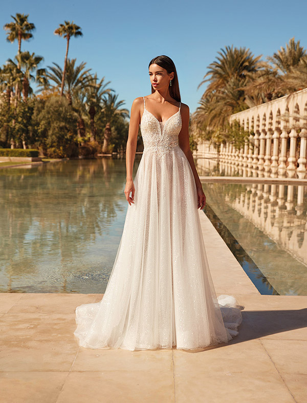 gorgeous-wedding-gowns-demetrios-stunning-bridal-look_02
