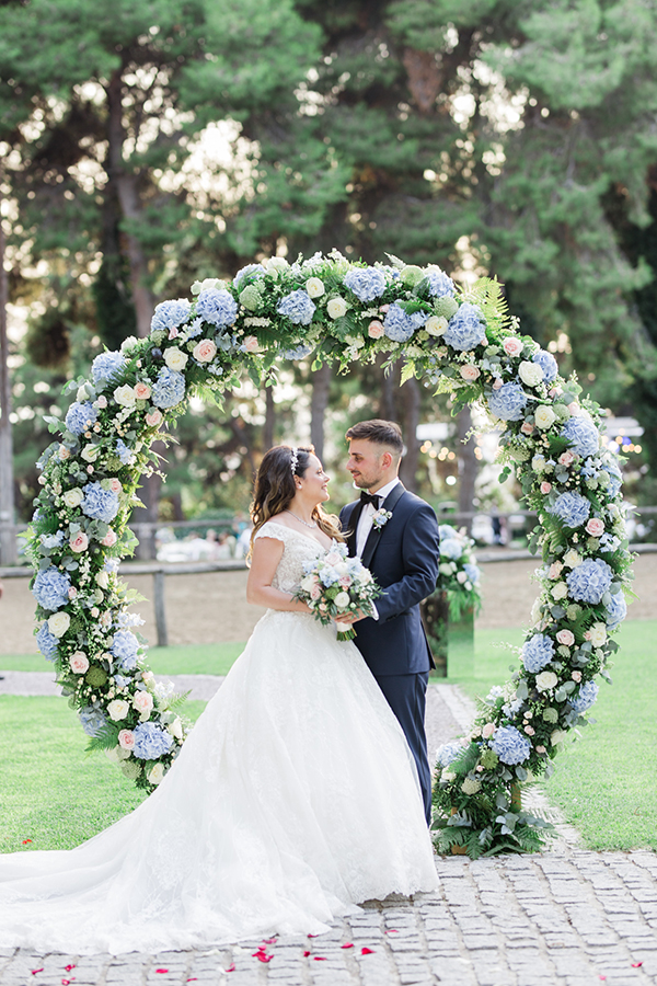romantic-wedding-thessaloniki--roses-hydrangeas_02x