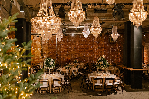 christmas-wedding-decoration-ideas-crystal-chandeliers-elegant-details_02x