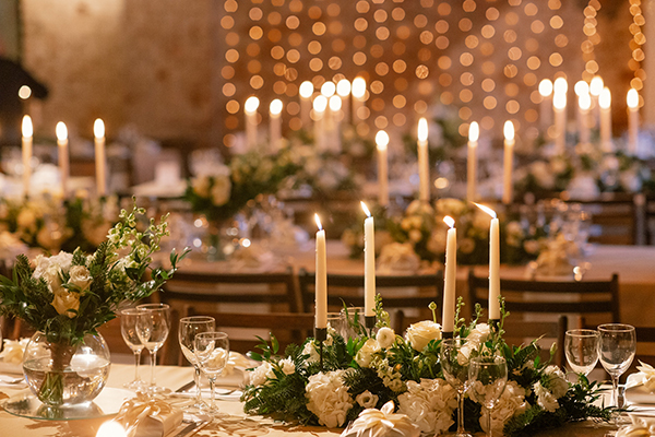 christmas-wedding-decoration-ideas-crystal-chandeliers-elegant-details_04