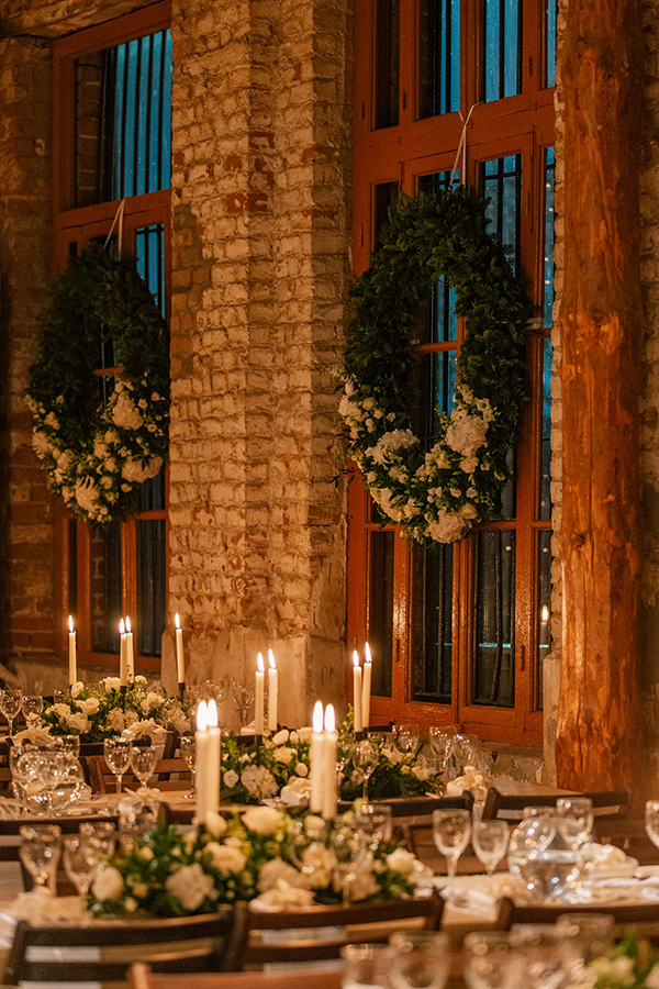 christmas-wedding-decoration-ideas-crystal-chandeliers-elegant-details_05