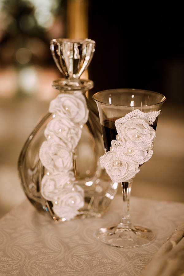 impressive-wedding-santorini-white-orchids-roses_13