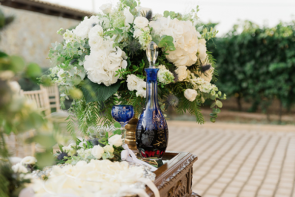 romantic-wedding-athens-white-royal-blue-details_08