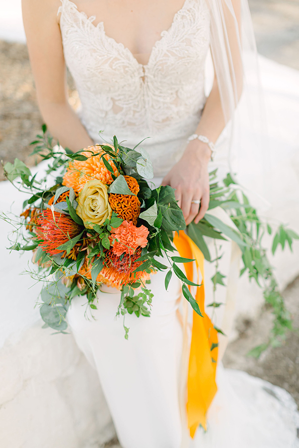 rustic-fall-wedding-kefalonia-dahlia-orange_02
