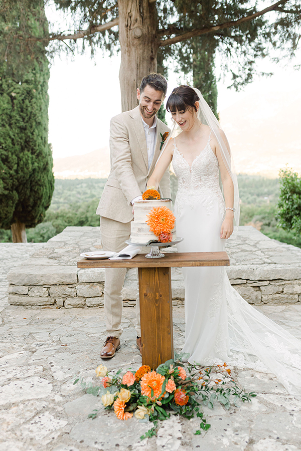 rustic-fall-wedding-kefalonia-dahlia-orange_24