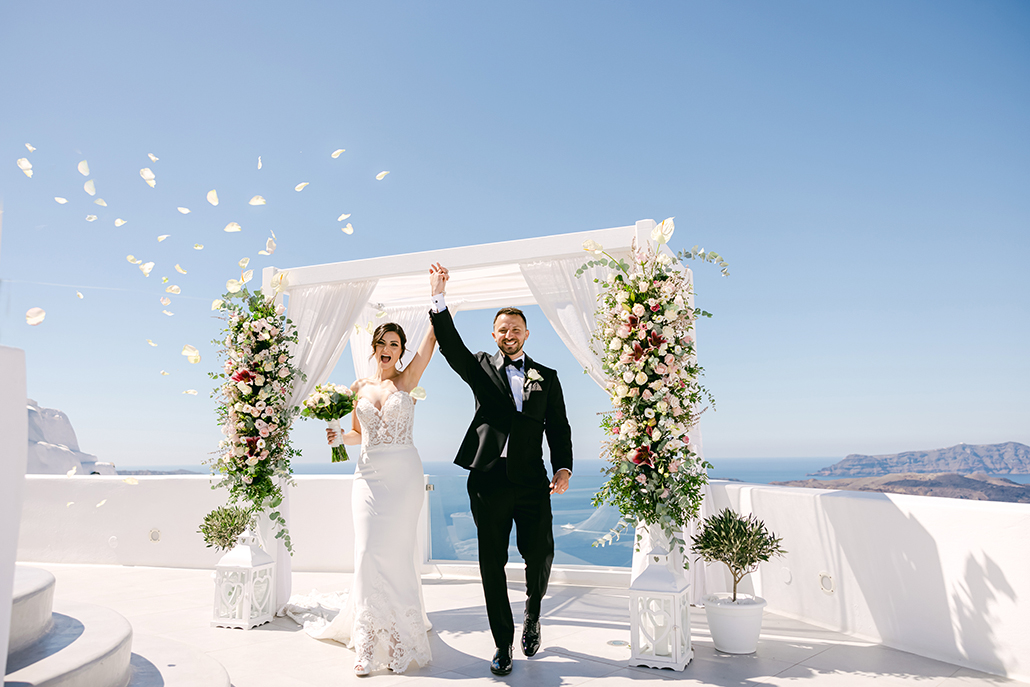 Ρομαντικός φθινοπωρινός γάμος στη Σαντορίνη σε παστέλ αποχρώσεις │ Basak & Zack