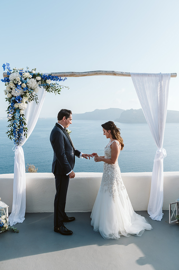 romantic-wedding-santorini-island-impressive-white-blue-florals_21