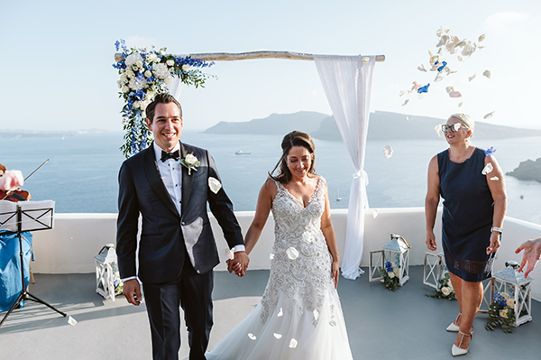 romantic-wedding-santorini-island-impressive-white-blue-florals_24