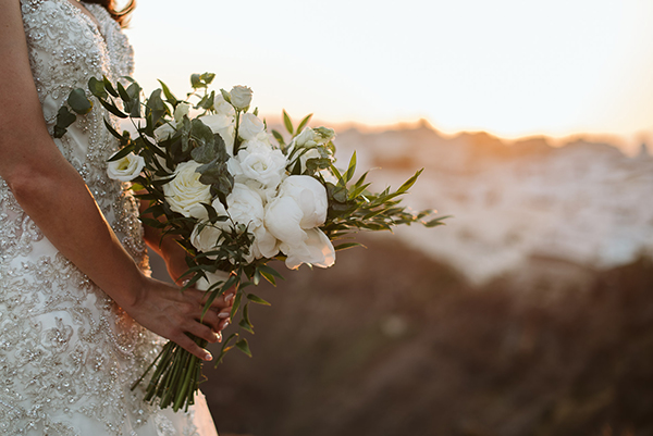 romantic-wedding-santorini-island-impressive-white-blue-florals_36