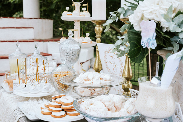 summer-wedding-white-hydrangeas-elegant-touches_32
