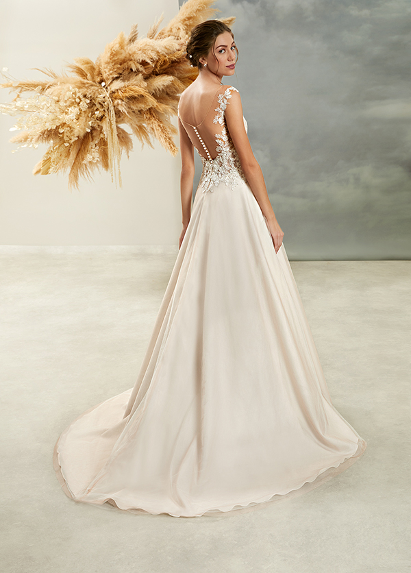 ultra-chic-wedding-gowns-demetrios-bridal-look-impressive_09