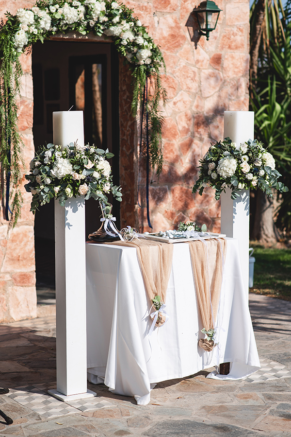 chic-wedding-athens-white-blooms-blue-touches_07