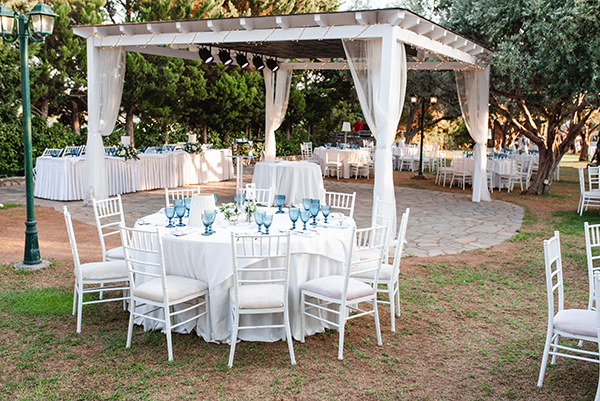 chic-wedding-athens-white-blooms-blue-touches_22