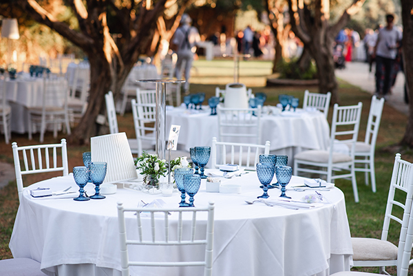 chic-wedding-athens-white-blooms-blue-touches_24