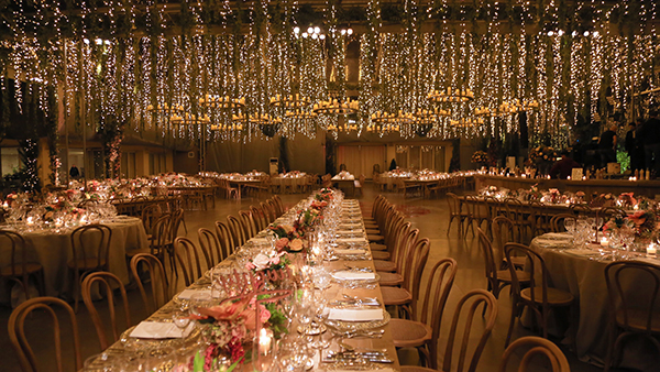 luxurious-wedding-decoration-ideas-candle-lights-romantic-atmosphere_01
