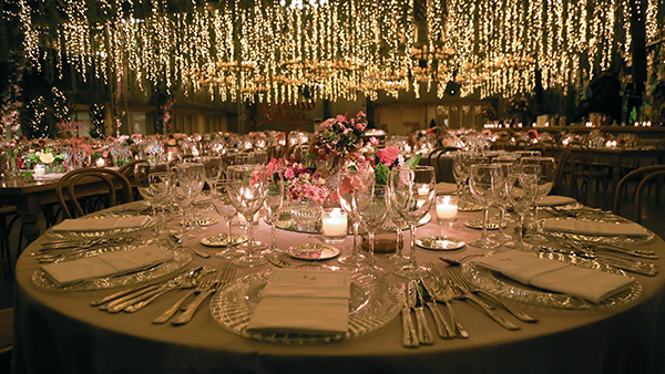 luxurious-wedding-decoration-ideas-candle-lights-romantic-atmosphere_03