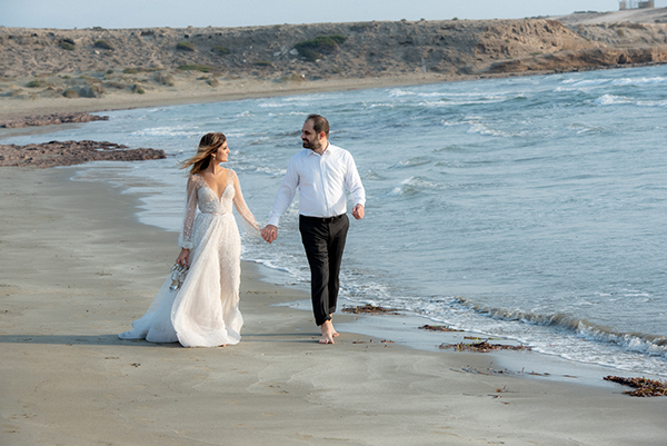 romantic-fall-wedding-limassol-white-hydrangeas_30
