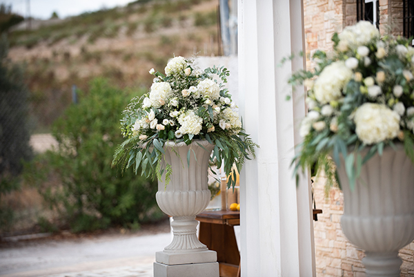 romantic-wedding-hatzi-mansion-white-flowers_06