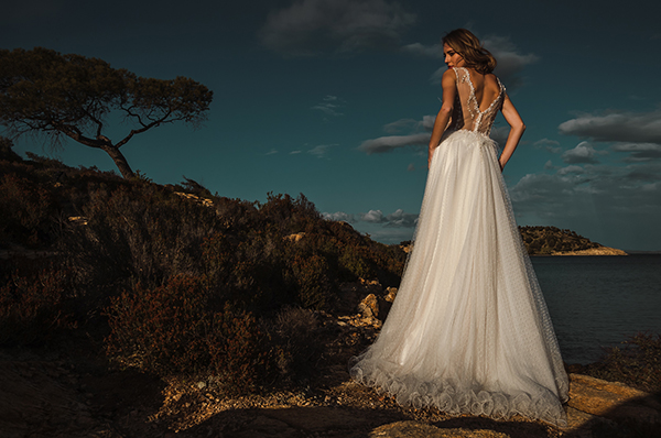 the-utterly-bridal-look-flowy-wedding-dresses_17