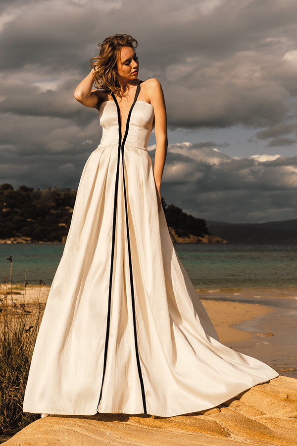 the-utterly-bridal-look-flowy-wedding-dresses_21