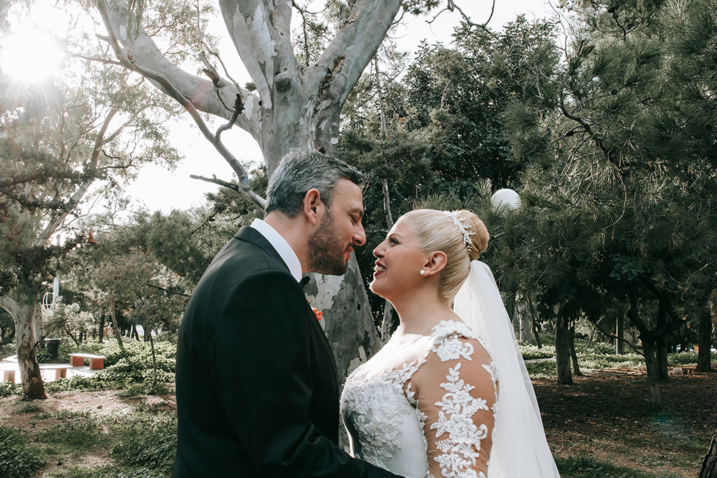 Χειμωνιάτικος γάμος  με λευκά τριαντάφυλλα και αμαρυλλίδες │ Νταίζη & Xρήστος