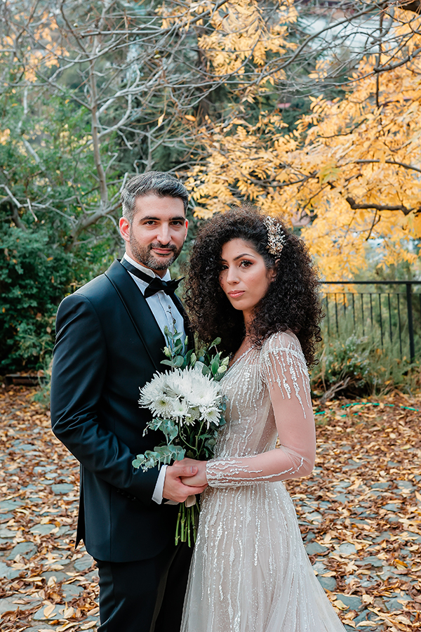 autumn-wedding-nicosia-white-florals-gold-touches_04x