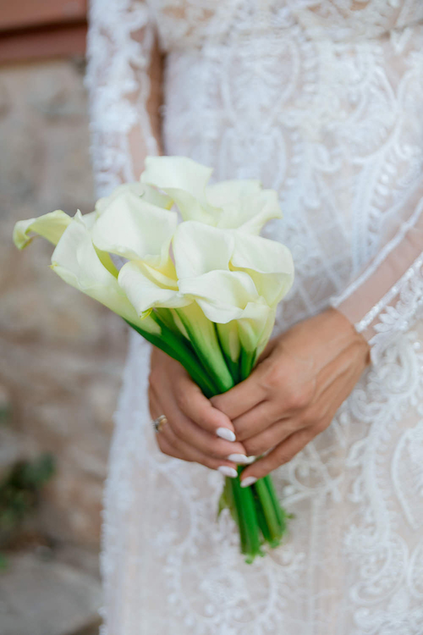 chic-summer-wedding-patra-white-florals_40