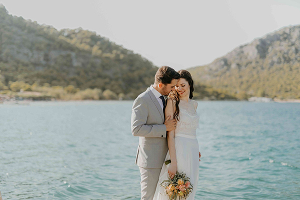 Πολύχρωμος καλοκαιρινός γάμος στην Κόρινθο με τριαντάφυλλα ǀ Ζωή & Κωνσταντίνος