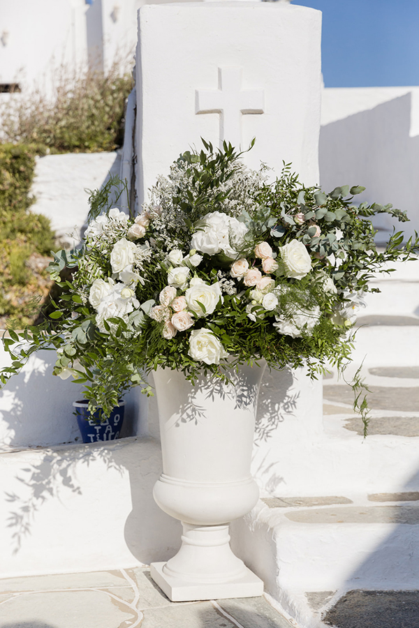 destination-summer-wedding-sifnos-island-white-florals_20