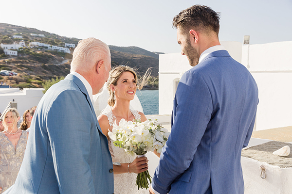 destination-summer-wedding-sifnos-island-white-florals_29