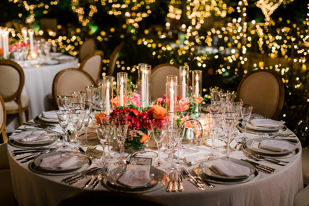 Ένα λαμπερό γαμήλιο πάρτι με αμέτρητα fairy lights και elegant λεπτομέρειες