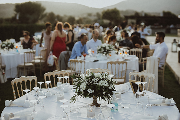 summer-wedding-athens-dressed-white-colors-beautiful-florals_23