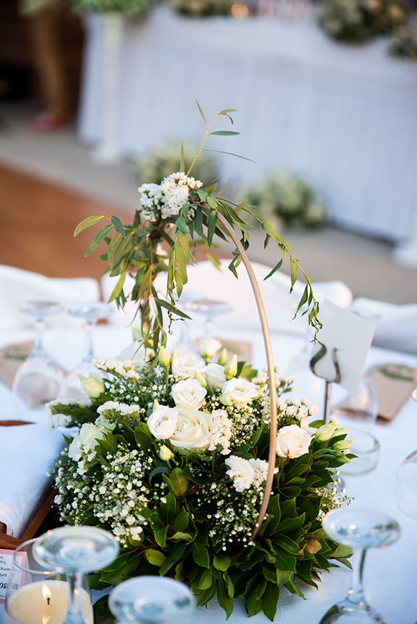 summer-wedding-patra-white-flower-arrangements_23