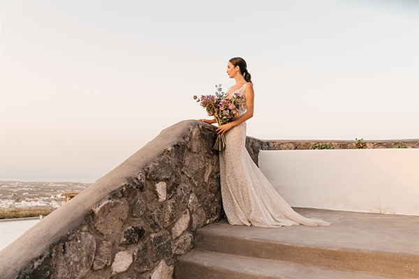 colorful-styled-shoot-santorini-stunning-views-luxurious-details_15