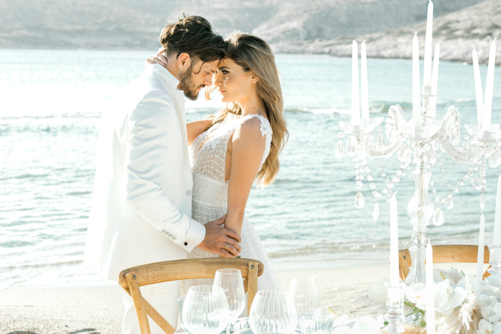 Μαγευτικό beach styled shoot με τις πιο ρομαντικές λεπτομέρειες