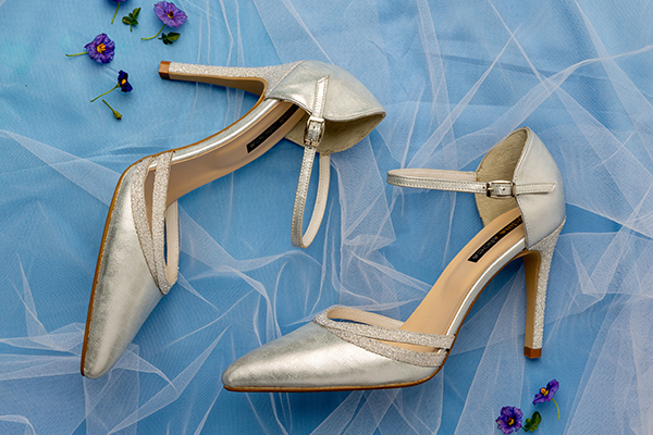 Elegant νυφικά παπούτσια απο Lydia’s Shoes για μια stylish νυφική εμφάνιση