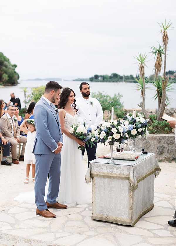 modern-summer-wedding-corfu-island-light-blue-hues_30