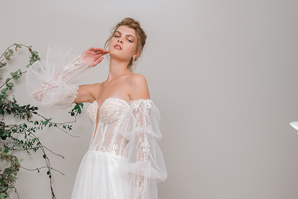 Yπέροχα ρομαντικά νυφικά φορέματα Costantino με τις πιο elegant λεπτομέρειες