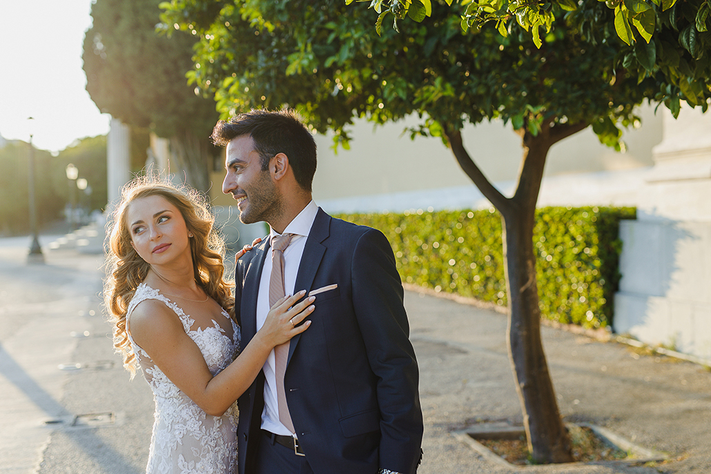Όμορφος καλοκαιρινός γάμος στην Αθήνα με μποέμ πινελιές │ Γιούλια & Χάρης