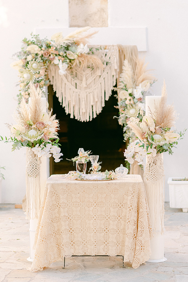 bohemian-summer-wedding-macrame-creations-stunning-floral-design_18x