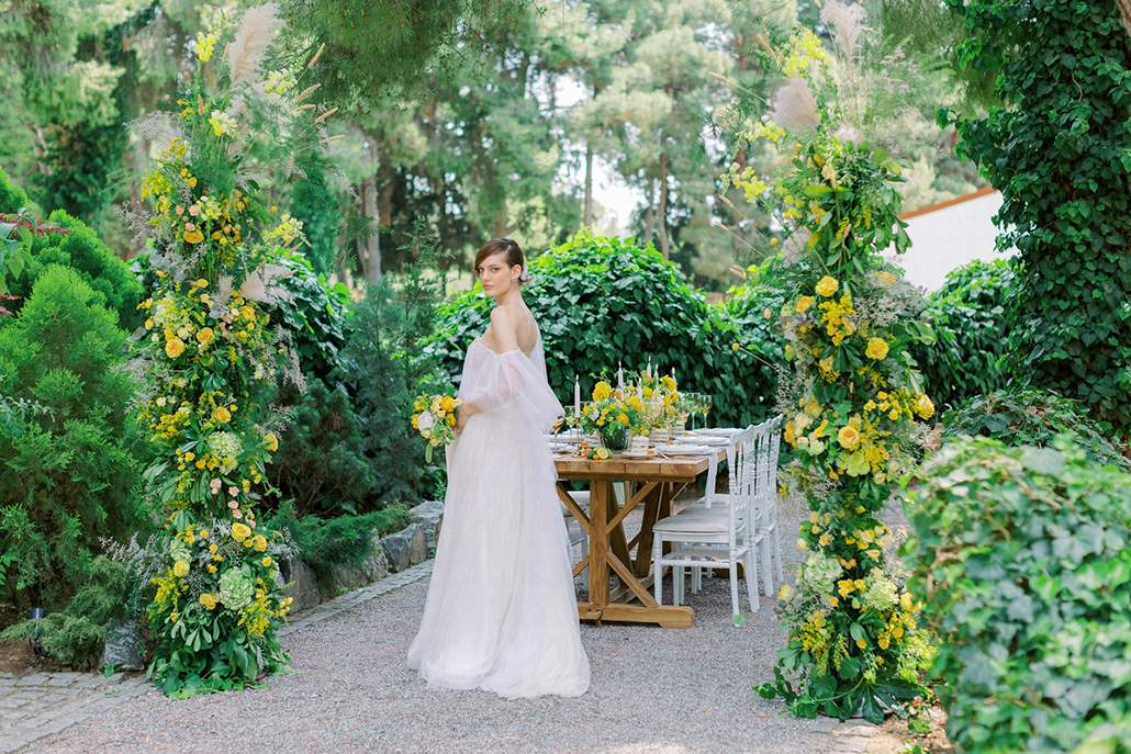 Bright citrus inspired styled shoot in yellow shades