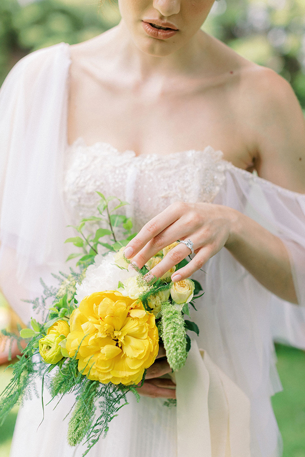 bright-citrus-inspired-styled-shoot-yellow-shades_10