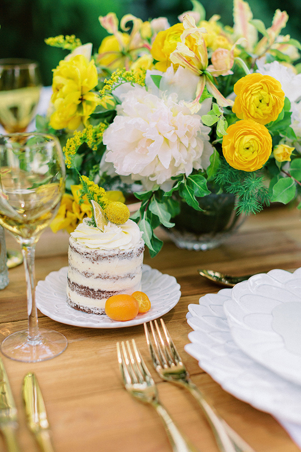 bright-citrus-inspired-styled-shoot-yellow-shades_22x